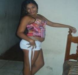 Moreninha novinha mamando o pintão do primo